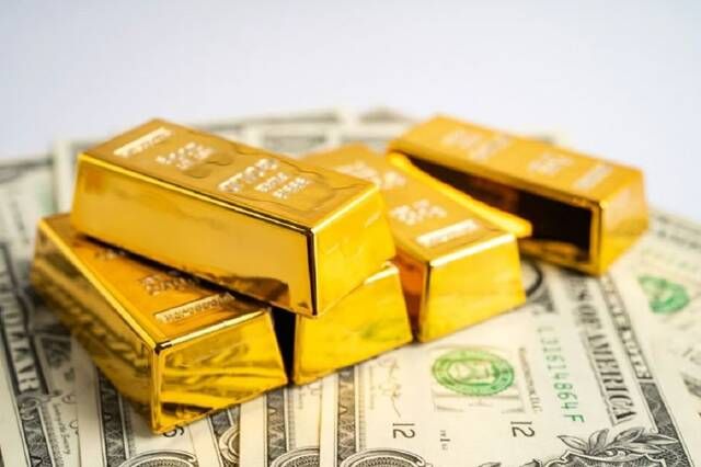 الذهب يرتفع إلى مستوى قياسي قبل بيانات أمريكية