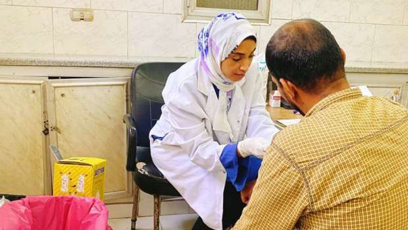 «100 يوم صحة» تقدم ملايين الخدمات الطبية منذ انطلاقها.. زيارات منزلية للمسنين