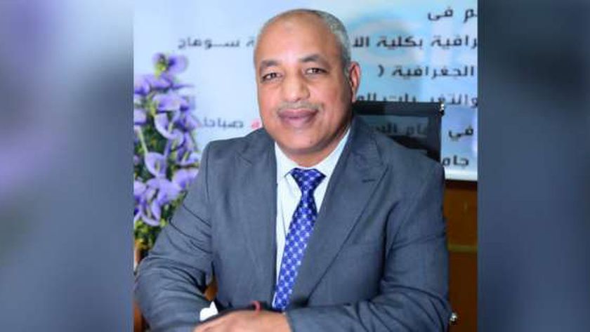 عميد «آداب سوهاج»: مبادرة «الوطن» تساهم في تطوير وعي المواطن وتعزز هويته الدينية