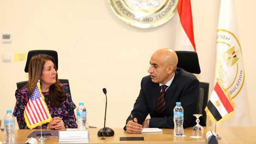 وزير التعليم يبحث مع السفيرة الأمريكية بالقاهرة التوسع في مدارس المتفوقين STEM