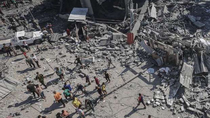 الدفاع المدني الفلسطيني: إنقاذ 5 مصابين من تحت أنقاض منزل في غزة