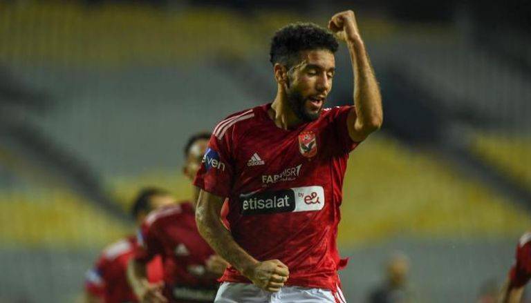 "ضرب عصفورين بحجر".. الأهلي يغلق صفحتي قندوسي وأمير توفيق بالبيع وإعادة الهيكلة