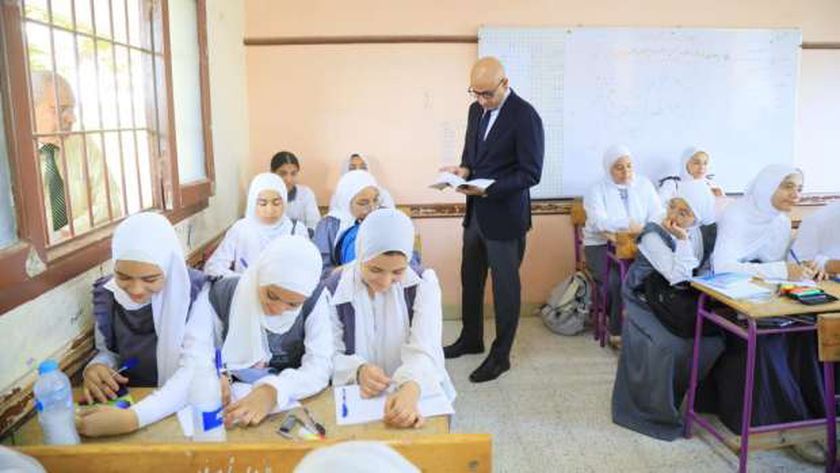 تفاصيل امتحانات الصفين الأول والثاني الإعدادي منازل.. الرسوم والتقديم