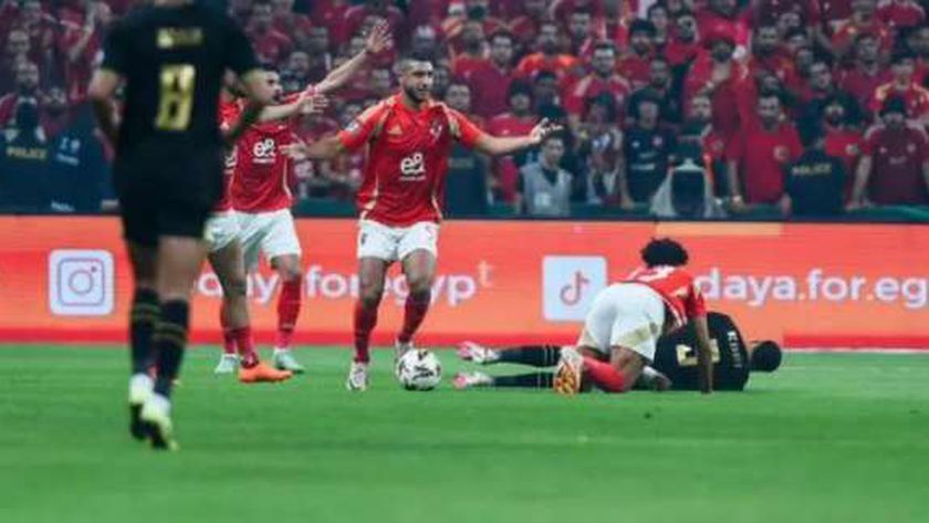 حرمان نجم الأهلي من مواجهة العين بسبب الزمالك.. فيفا يصدر قرارا رسميا