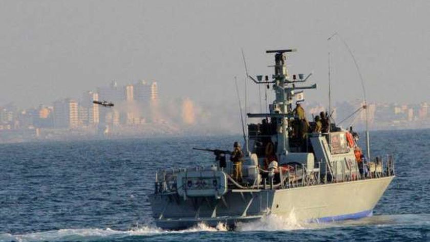 زوارق الاحتلال الإسرائيلي تستهدف «عزبة البحر» غرب مدينة رفح الفلسطينية