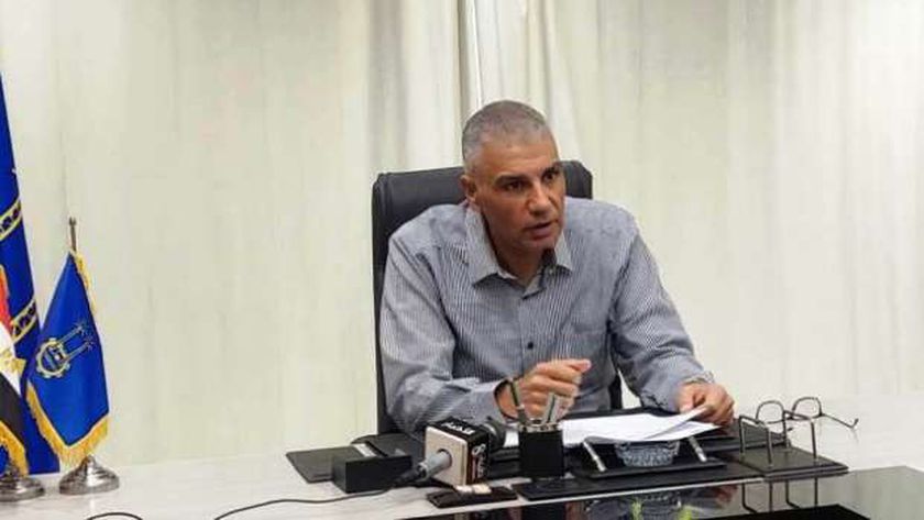 محافظ أسوان يعتمد حركة تغيرات شملت 27 قيادة محلية