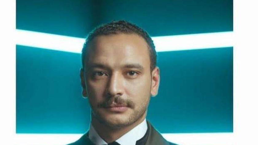 أحمد خالد صالح يشيع جنازة خالته ويستقبل عزاء عمه في نفس اليوم