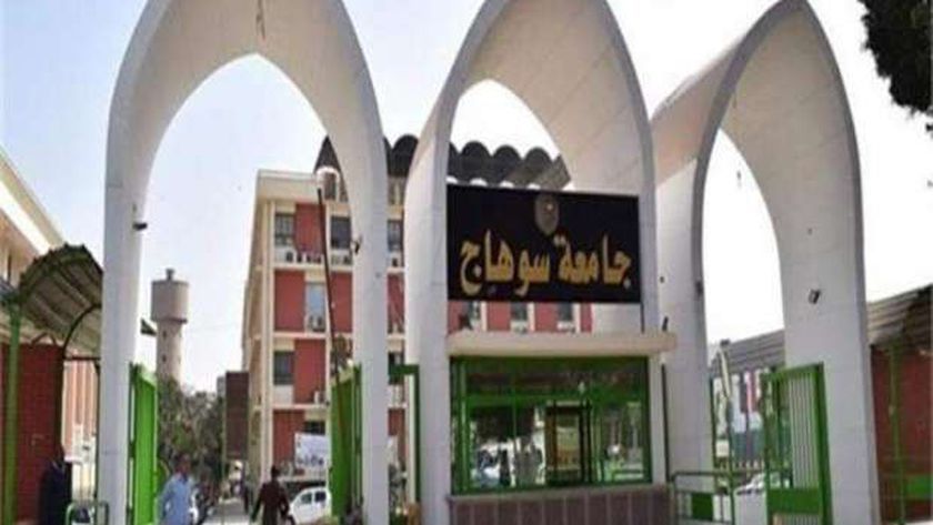 «طب سوهاج» تنظم ندوة للتوعية بخطورة الإدمان ضمن مبادرة «بداية»