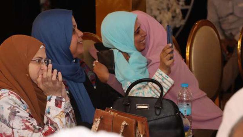 الفرحة تزين وجوه 129 فائزا في قرعة الحج بالأقصر (صور وفيديو)