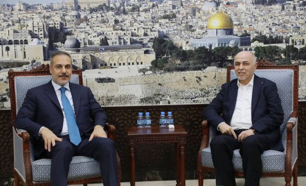 تفاصيل لقاء قيادة حماس مع وزير الخارجية التركي في الدوحة