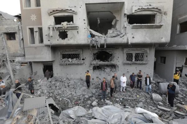 شهداء ومفقودون في قصف إسرائيلي دمّر منزلا غرب غزة