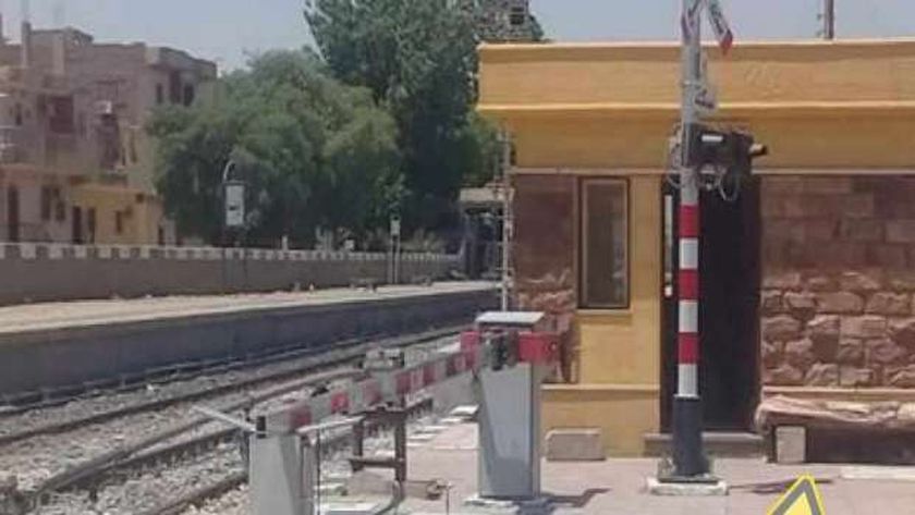 غلق مزلقان ديرمواس البحري في المنيا لمدة 3 أيام لأعمال الصيانة والتطوير