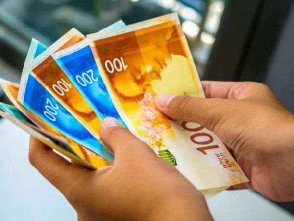 "المالية" تكشف موعد ونسبة رواتب الموظفين عن شهر تشرين أول