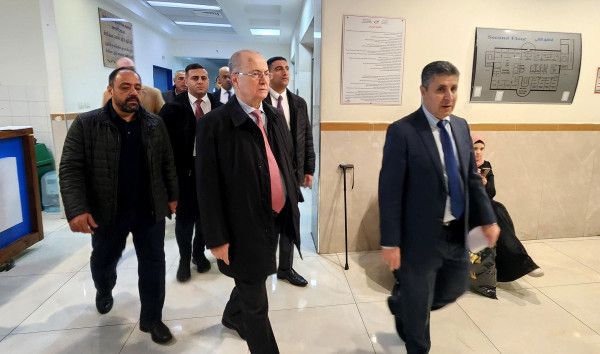 مصطفى يزور مجمع فلسطين الطبي ويشدد على تسريع نتائج التحقيق في تداولات الأمس