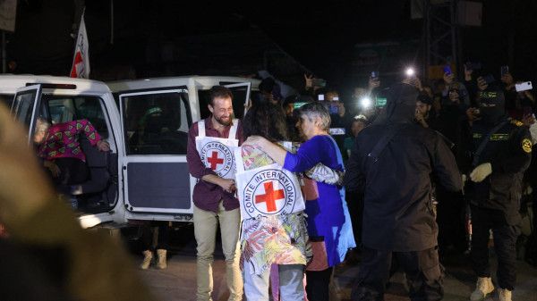 صحيفة: الصفقة في مراحلها النهائية وهذا مصير أصحاب المحكوميات العالية من الأسرى