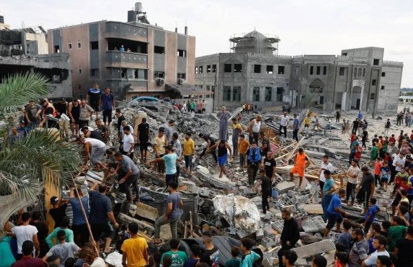 شهداء وجرحى بقصف الاحتلال تجمّعاً للمواطنين بمخيم الشاطئ غرب غزة