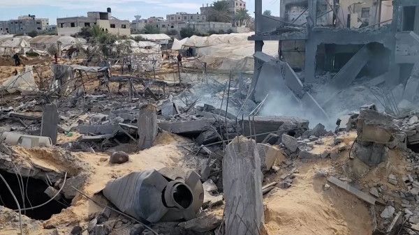 إعلام الاحتلال: الجيش استعان بمُقاولين مدنيين لهدم المنازل برفح