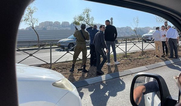 إصابة شاب برصاص الاحتلال بزعم محاولته تنفيذ عملية طعن قرب حاجز حزما شرق القدس