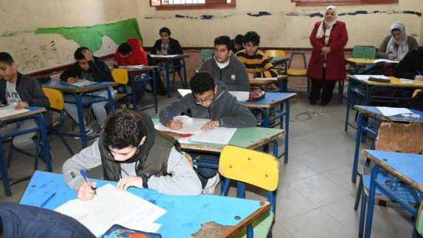 جدول امتحانات الصف الأول الإعدادي «الترم الأول».. استمرار الدراسة