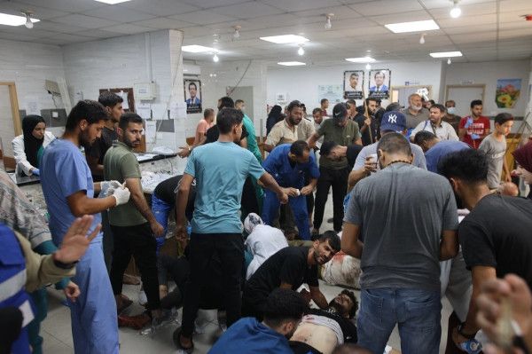 الاحتلال يجبر المصابين بالمستشفى الإندونيسي مغادرته مشياً على الأقدام