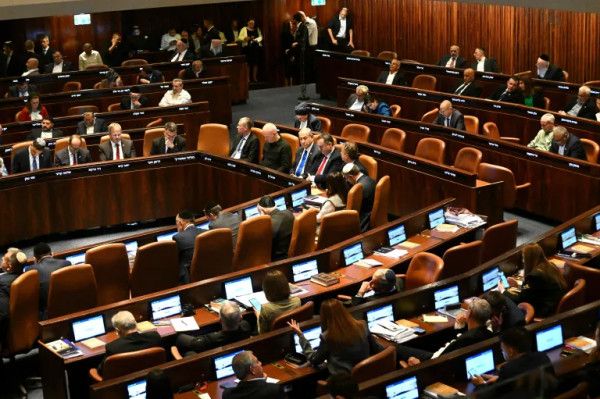 (كنيست) تصدّق على قانون حظر توظيف المعلمين خريجي الجامعات الفلسطينية في جهاز التعليم الإسرائيلي