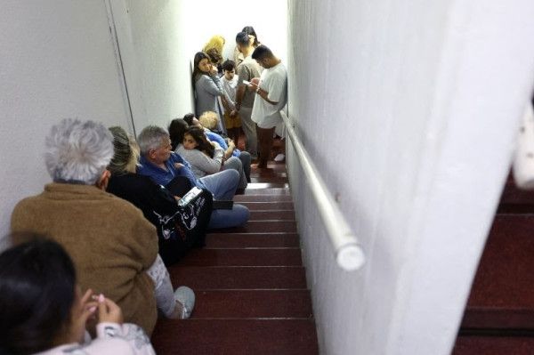 إصابة 18 شخصاً.. صاروخ جديد من اليمن يثير الذعر في إسرائيل