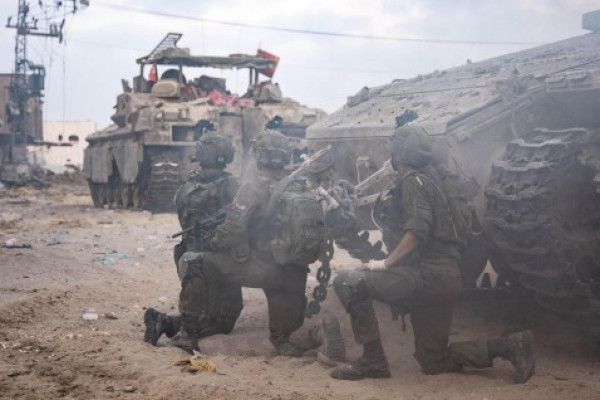 (يديعوت أحرنوت): الجيش الإسرائيلي يستخدم ناقلات جند مفخخة في غزة