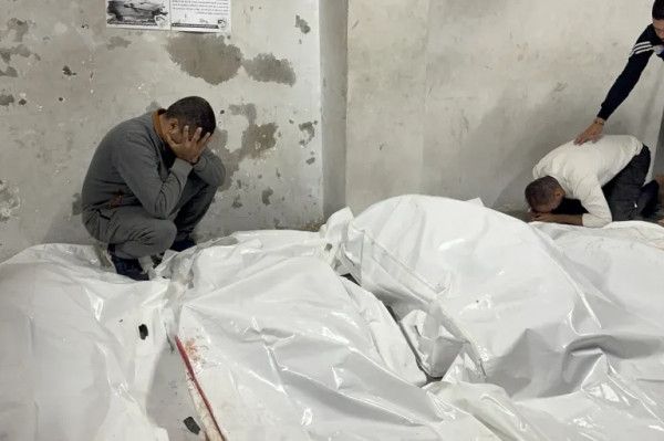 اليوم الـ450 لحرب الإبادة.. شهداء وجرحى بغارات للاحتلال على مناطق متفرقة في القطاع