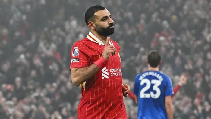 أسطورة ليفربول يؤكد: محمد صلاح الأقرب للفوز "بالكرة الذهبية" عام 2025