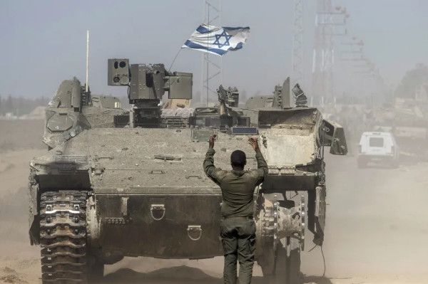 إعلام الاحتلال: مسؤولون عسكريون أبلغوا المستوى السياسي بضرورة وقف الحرب بغزة فوراً