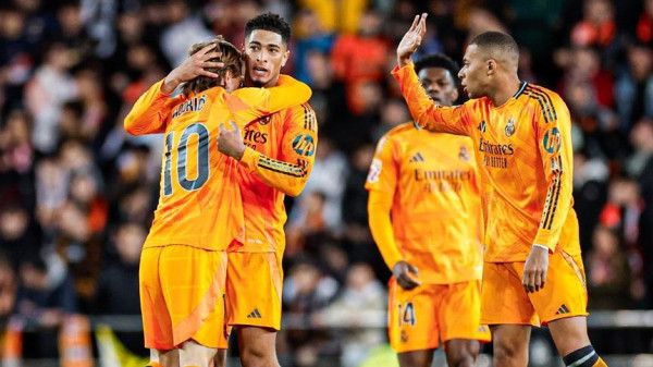 ريال مدريد يحقق فوزاً مثيراً على فالنسيا ويتصدر الليجا