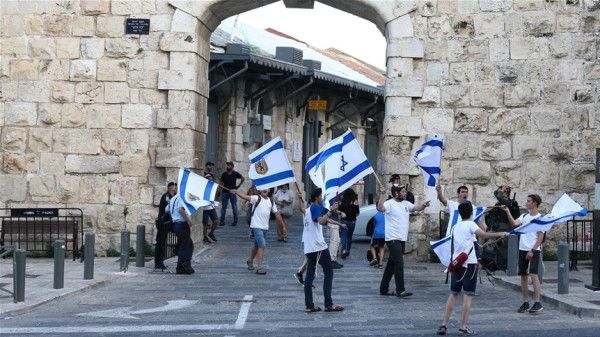 المستوطنون ينظمون مسيرات استفزازية في البلدة القديمة بالخليل
