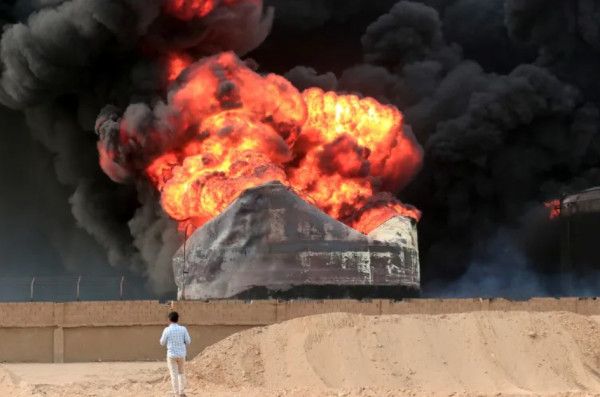 1.4 مليار دولار خسائر موانئ الحديدة نتيجة القصف الأميركي والإسرائيلي