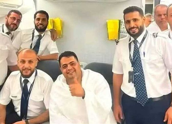 "أقرب للخيال".. قصة حاج ليبي عادت الطائرة أدراجها مرتين "من أجله"
