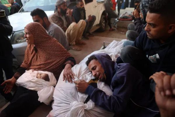 شهداء وجرحى في غارات إسرائيلية وإطلاق نار استهدف مواطنين أثناء توجههم لمراكز توزيع المساعدات