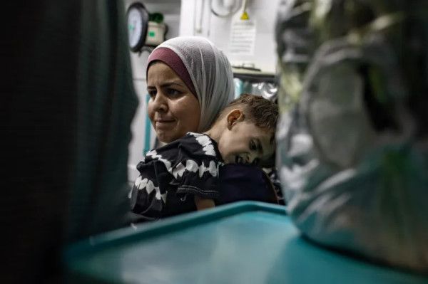 أبو سلمية: خمسة مرضى بالسرطان يموتون يومياً بغزة لعدم وجود رعاية طبية