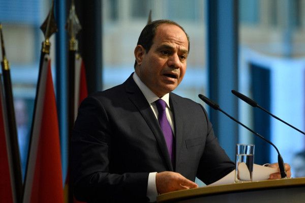الرئيس المصري يحذّر من أزمة ديون عالمية