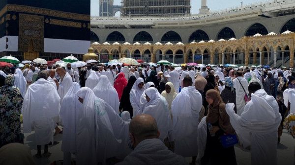 وزير الأوقاف: جميع حجاج فلسطين على صعيد عرفات وهم بخير