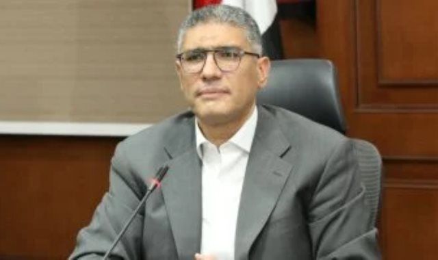 محافظ الجيزة: زيادة أعداد الأطباء النوبتجيات فى الأقسام الحرجة استعدادا للعيد
