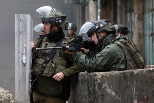 إصابة شاب برصاص الاحتلال خلال اقتحام بلدة الرام شمال القدس