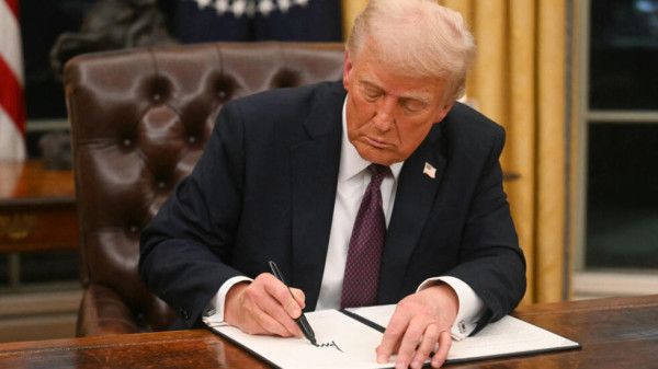 بدء تنفيذ قرار ترامب بمنع دخول مواطني 12 دولة إلى الولايات المتحدة