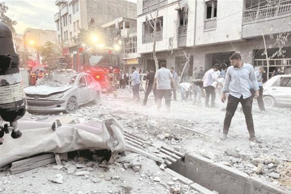60 قتيلاً بينهم 20 طفلاً في قصف إسرائيلي على مجمع سكني بطهران