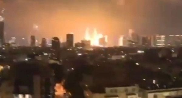 فيديو يوثق لحظة سقوط صاروخ في تل أبيب خلال الهجمات الإيرانية الأخيرة