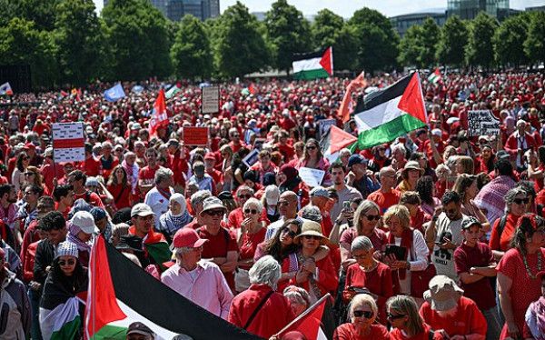 هولندا: 150 ألف متظاهر في لاهاي ضد حرب الإبادة بغزة