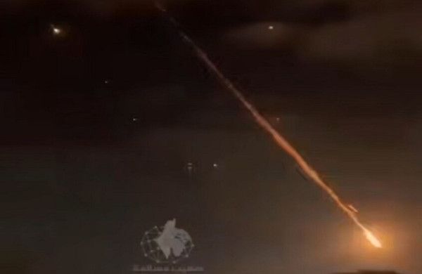 بالفيديو: سرعة صاروخ إيراني لحظة إصابته أهدافاً داخل إسرائيل