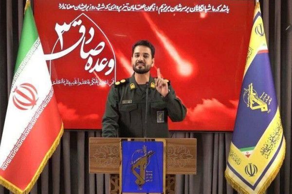 الحرس الثوري الإيراني يعيّن العقيد إيمان طاجيك متحدثاً باسم عملية "الوعد الصادق 3"