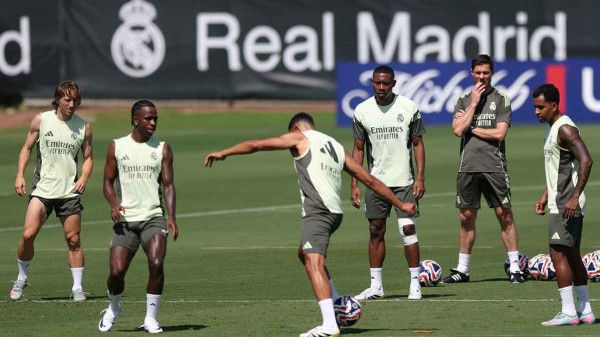 رسائل تحذيرية "قوية" من ألونسو لنجوم ريال مدريد قبل مواجهة الهلال السعودي