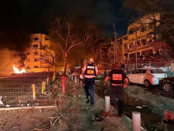قائد عسكري إيراني: بدأنا موجة هجمات قوية بأسلحة متطورة وستشتد الساعات القادمة