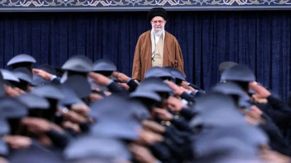 خامنئي يعلن بداية المعركة ضد إسرائيل: "لن نساوم الصهاينة أبداً"