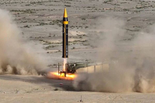 إيران تستخدم صاروخ "خيبر" لأول مرة في هجوم صاروخي واسع على إسرائيل (فيديو)
